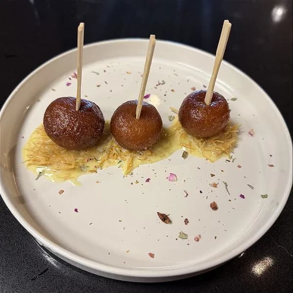 Gulab Jaman and Kunaf Rabri